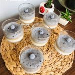 Yaban Mersinli Muffin ve Beyaz Çikolatalı Sos