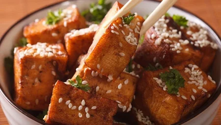 Domates Soslu Kızarmış Sebzeli Tofu