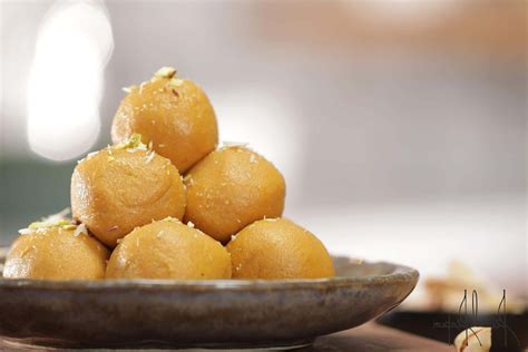 Besan Ladoo (Nohut unundan yapılan tatlı toplar)
