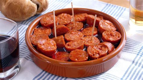 Chorizo a la Sidra (Elma şarabında pişirilmiş chorizo)