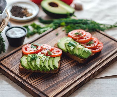 Domates ve Avokadolu Vegan Tost