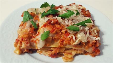 Domates ve Patlıcan Soslu Vegan Lazanya