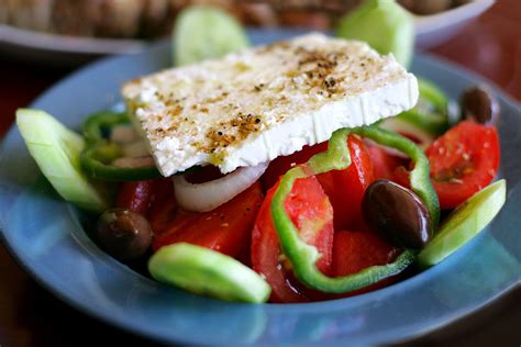 Horiatiki Salata (Grek salatası)