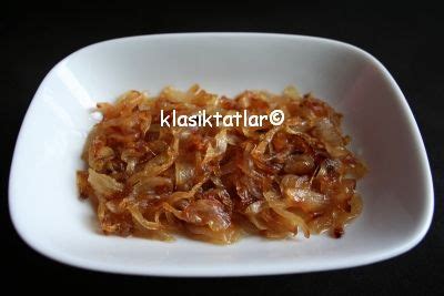 Karamelize Soğan ve Domatesli Vegan Börek