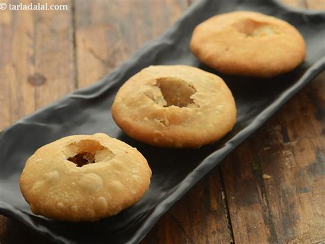 Khasta Kachori (Kıtır mercimek dolgulu kızarmış hamur)