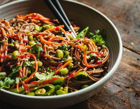 Nar Soslu Sebzeli Vegan Noodle