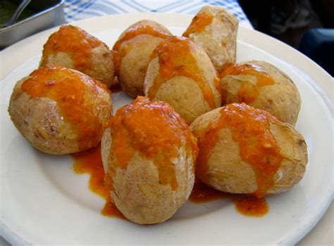 Papas Arrugadas (Kanarya Adaları usulü haşlanmış tuzlu patates)