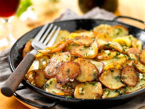 Pommes de Terre Sarladaises (Ördek yağı ve sarımsaklı patates)