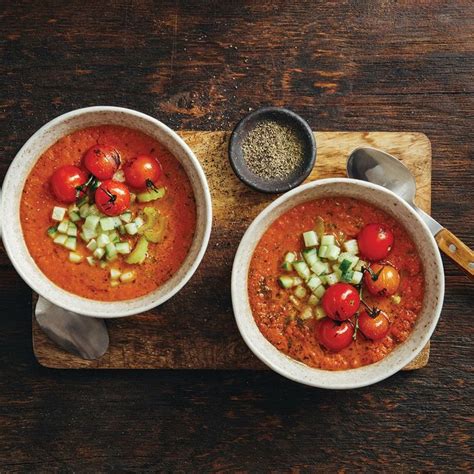 Salmorejo (Soğuk domates çorbası, daha yoğun bir gazpacho)