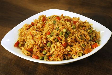 Sebzeli Vegan Domates Soslu Pilav