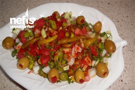 Tahin Soslu Domates ve Zeytinli Salata