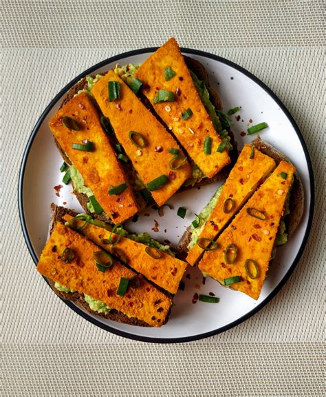Tofu ve Avokado Tostu