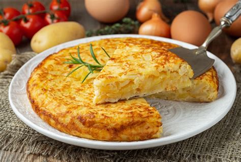 Tortilla Española (İspanyol omleti, patatesli omlet)