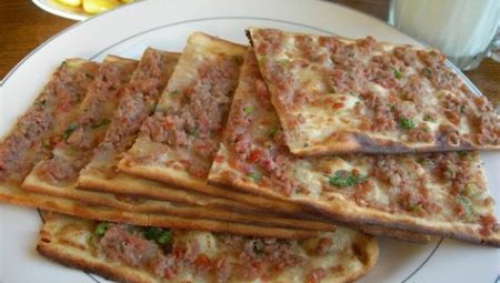 Etli Ekmek Dilimi (Konya) Tarifi