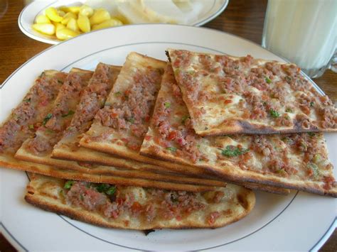 Etli Ekmek Dilimi (Konya) Tarifi