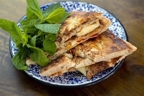 Kavurmalı Kaşarlı Tost Tarifi